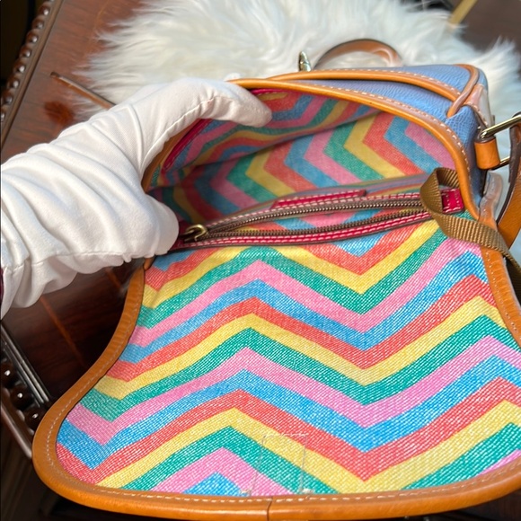 Dooney & Bourke Blue and Tan Crossbody Bag Pre-Loved - Picture 8 of 17